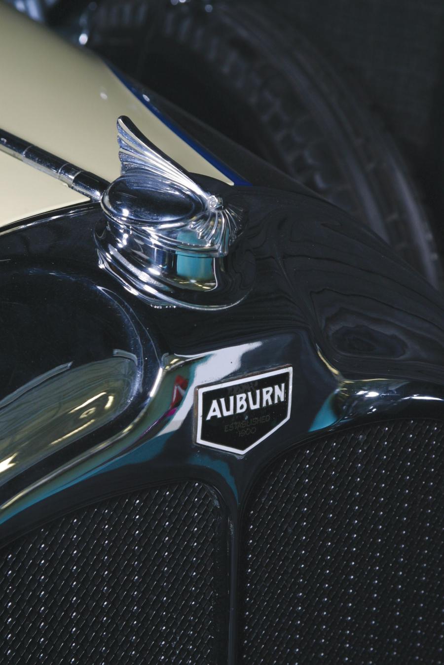 Логотип Auburn 8-125 A Deluxe Sedan 1930 года  (фото 2 из 4)